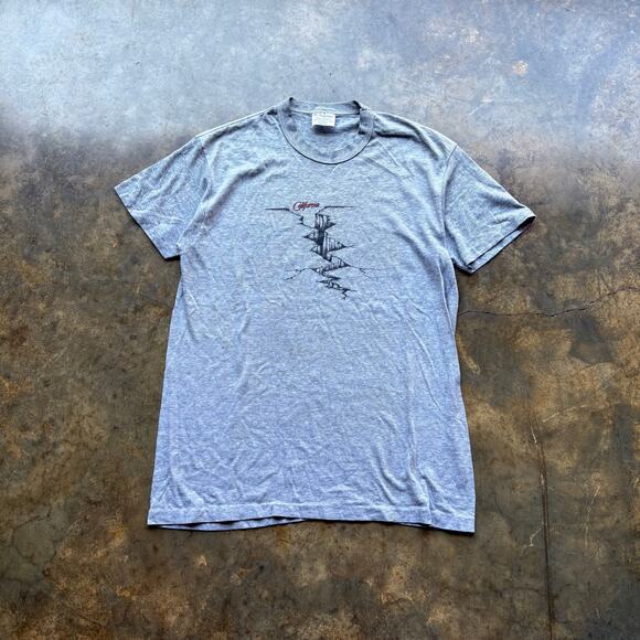 Very Unique Early 80s California Crack Graphic T-shirt - Picture 1 of 5